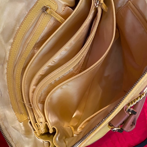 Women - Picture 4 of 6